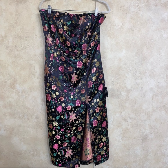 Lulu’s Floral Strapless Dress - Picture 2 of 13